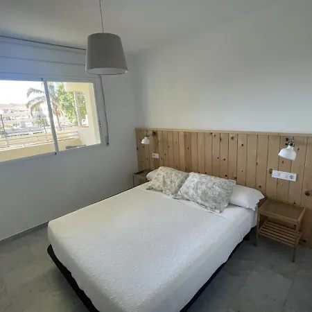 Apartamento En La Carihuela Con Piscina Y Parking, Al Lado De La Playa Apartment