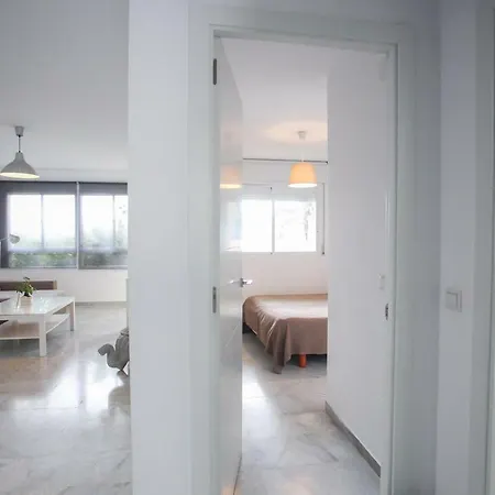 Apartamento En La Carihuela Con Piscina Y Parking, Al Lado De La Playa Apartment