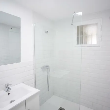 Apartamento En La Carihuela Con Piscina Y Parking, Al Lado De La Playa Lejlighed
