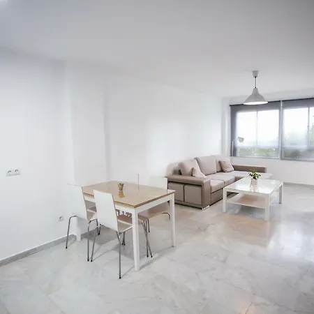 Lejlighed Apartamento En La Carihuela Con Piscina Y Parking, Al Lado De La Playa